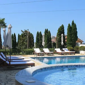 Aleksandrus Jardin 3*, Arape-Rashbulli Albania